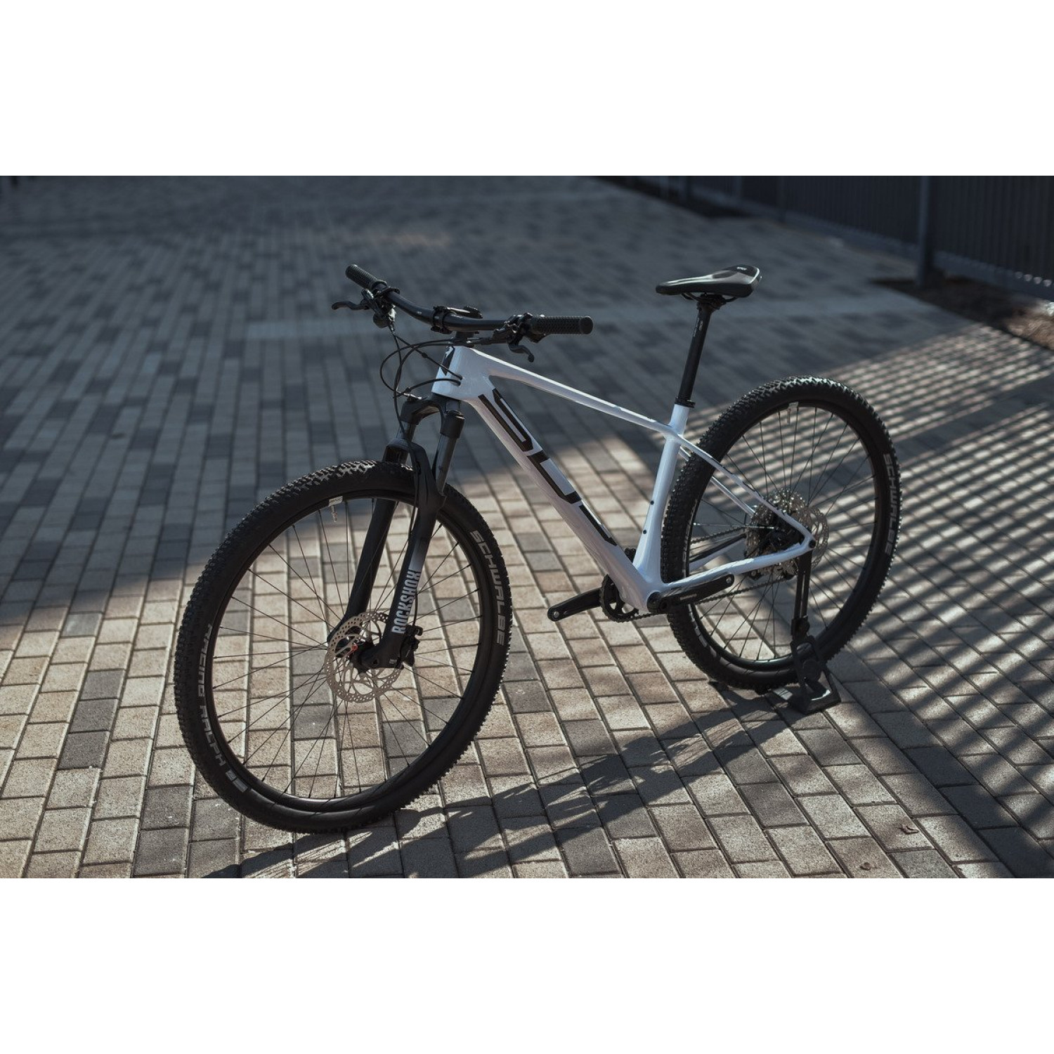 XP 929 29'er GLOSS WHITE/HOLOGRAM BLACK