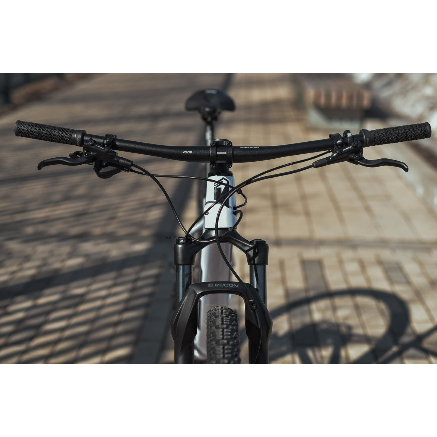 XP 929 29'er GLOSS WHITE/HOLOGRAM BLACK