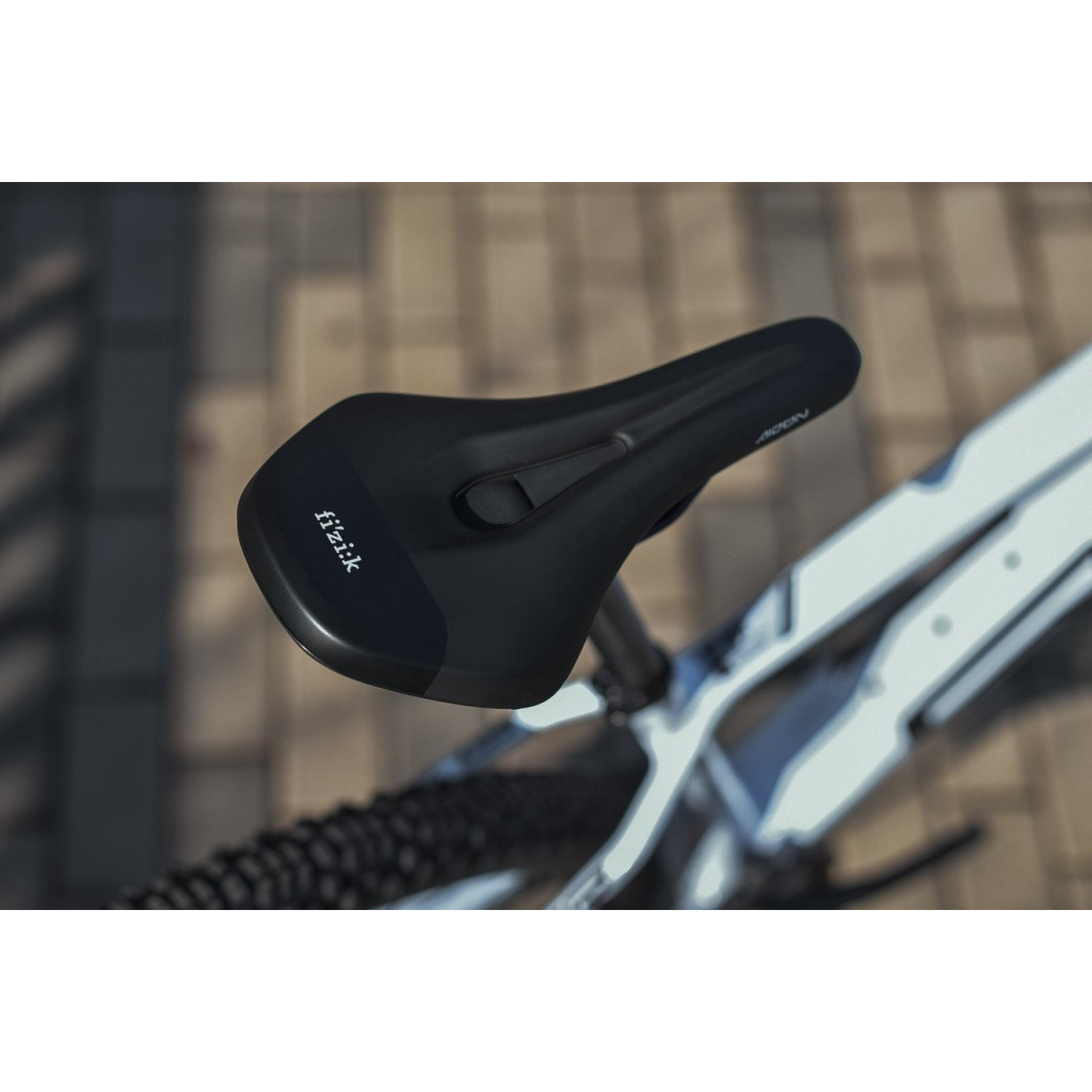 XP 929 29'er GLOSS WHITE/HOLOGRAM BLACK