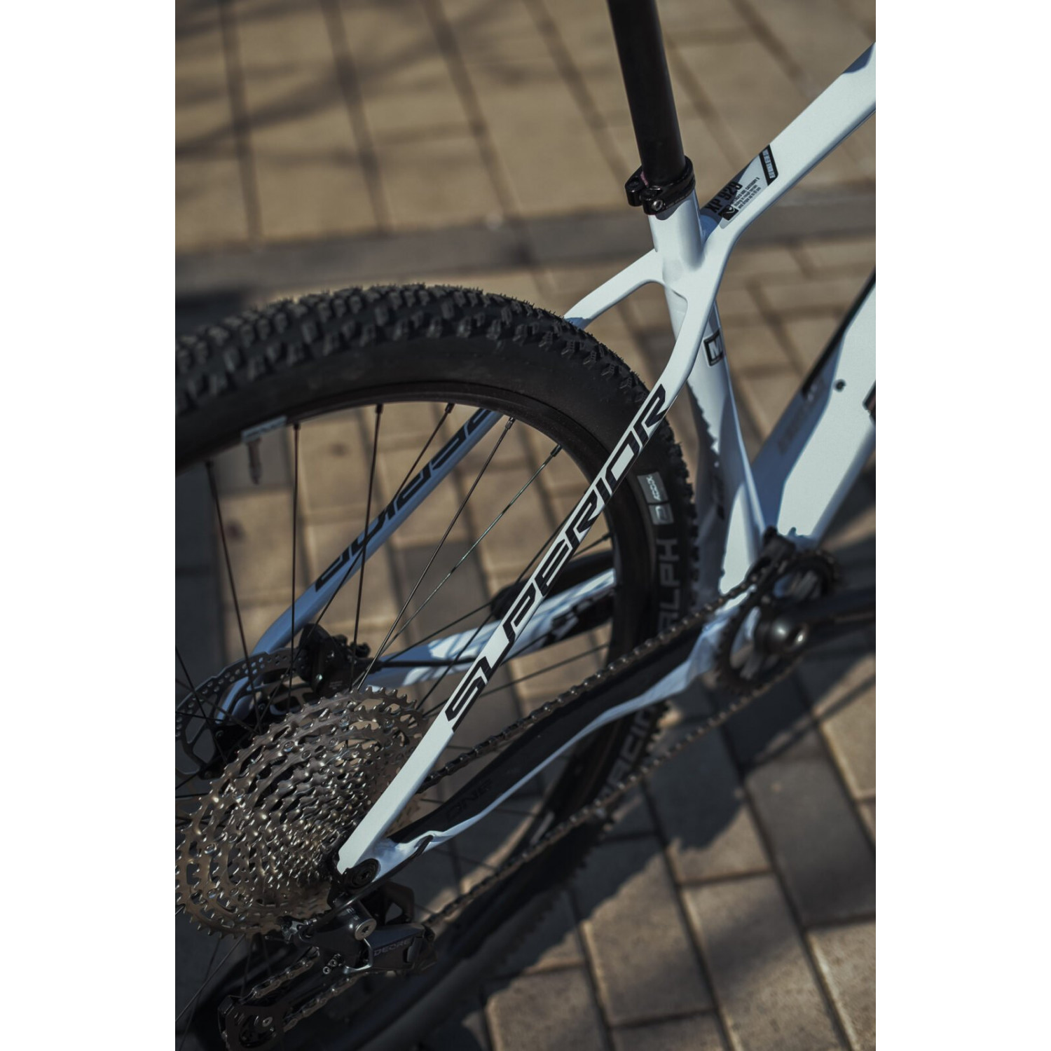 XP 929 29'er GLOSS WHITE/HOLOGRAM BLACK